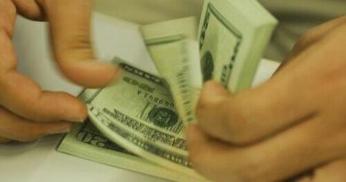 Dólar fecha em alta e é cotado a R$ 5,71
