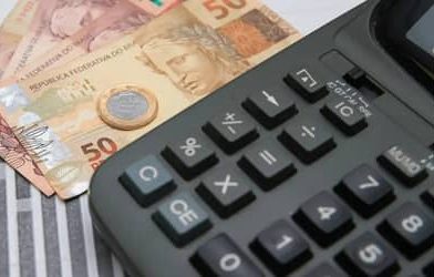 Gastos públicos superam arrecadação e devem fechar 2025 em R$ 5,2 trilhões