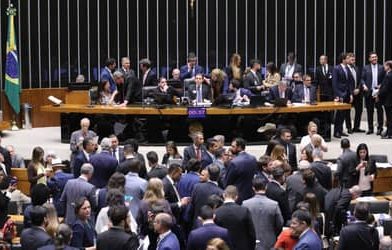 Pequenos empresários pressionam Congresso por reajuste do Simples Nacional