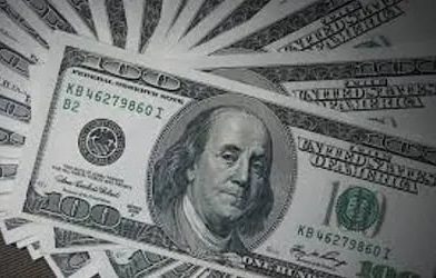 DÓLAR: moeda fecha estável com leve queda e acompanha cenário externo