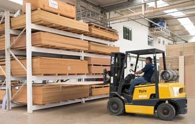 Guerra no Oriente Médio eleva preço das matérias-primas e pressiona indústria brasileira