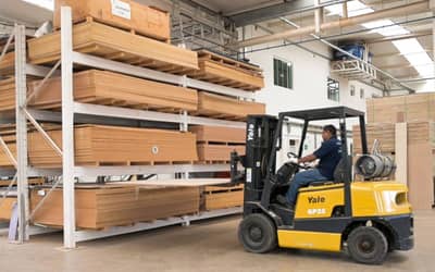 Guerra no Oriente Médio eleva preço das matérias-primas e pressiona indústria brasileira