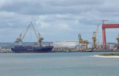 Guerra no Oriente Médio pode elevar receitas mas aumentar inflação e gastos, aponta instituto do Senado