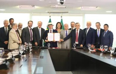 Promulgação do acordo Mercosul-União Europeia cria novas perspectivas para o agronegócio, diz ministro André de Paula