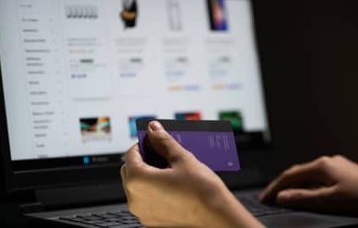 “Taxa das blusinhas” manteve cerca de 135 mil empregos e R$ 20 bilhões na economia, aponta CNI