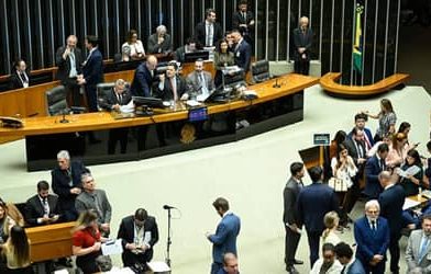 Congresso derruba vetos da LDO e libera acesso de pequenos municípios inadimplentes a recursos federais