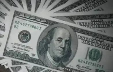Dólar fecha último pregão aos R$ 5,21 após avanço de 1%